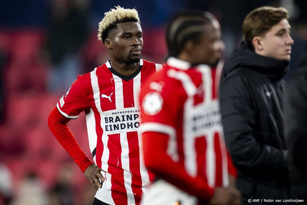PSV dieper in problemen na enorme nederlaag (1-7) tegen Arsenal 