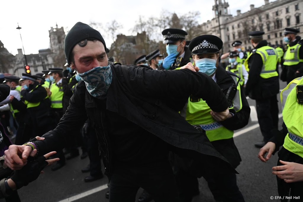 Politie en demonstranten slaags in Londen
