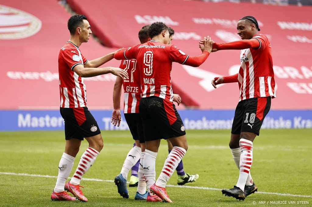 PSV verslaat Heracles en neemt tweede plaats weer over van AZ