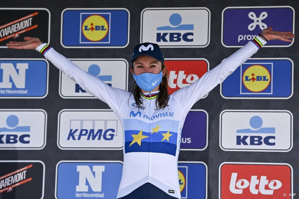 Van Vleuten wint na tien jaar opnieuw Ronde van Vlaanderen