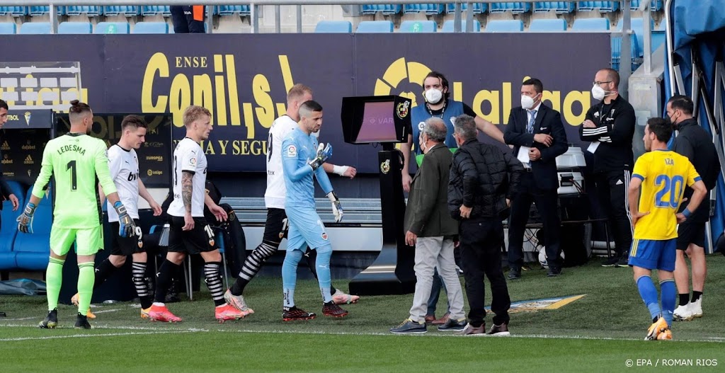 Valencia verliest duel in Cádiz na racistisch incident