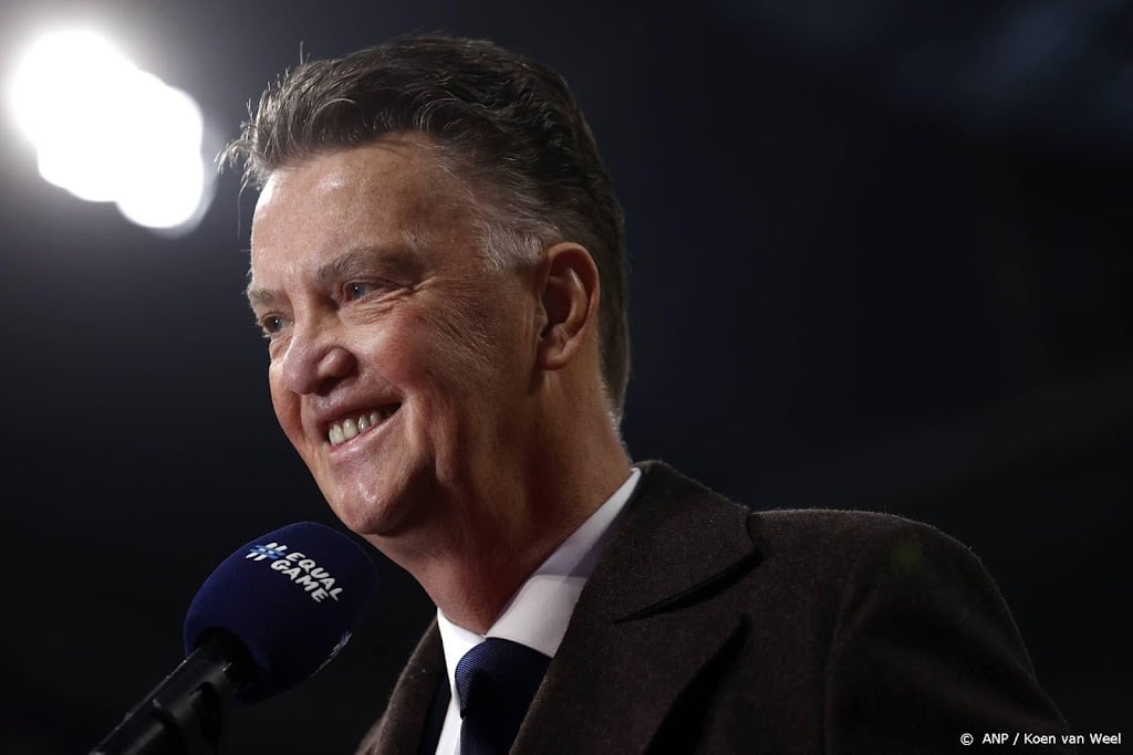 Ook steunbetuigingen UEFA en Barcelona voor bondscoach Van Gaal