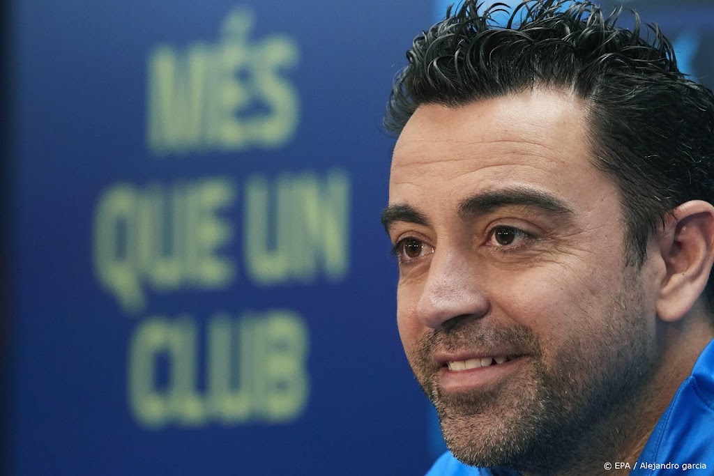 Xavi nodigt zieke Van Gaal uit voor thuiswedstrijd FC Barcelona