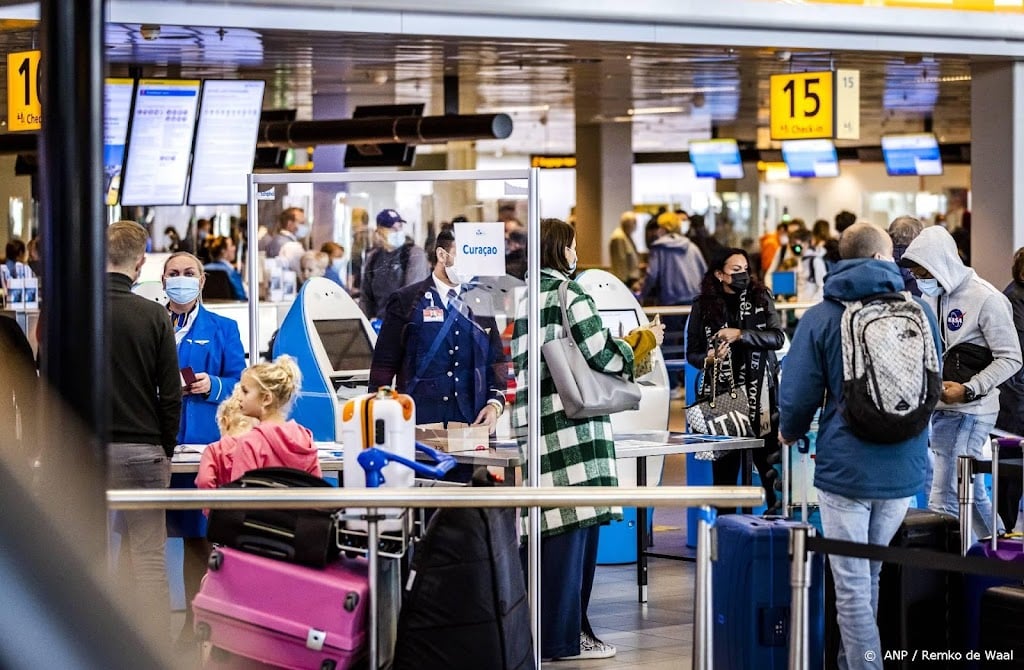 FNV vreest weer 'chaos' op Schiphol door tekort aan personeel