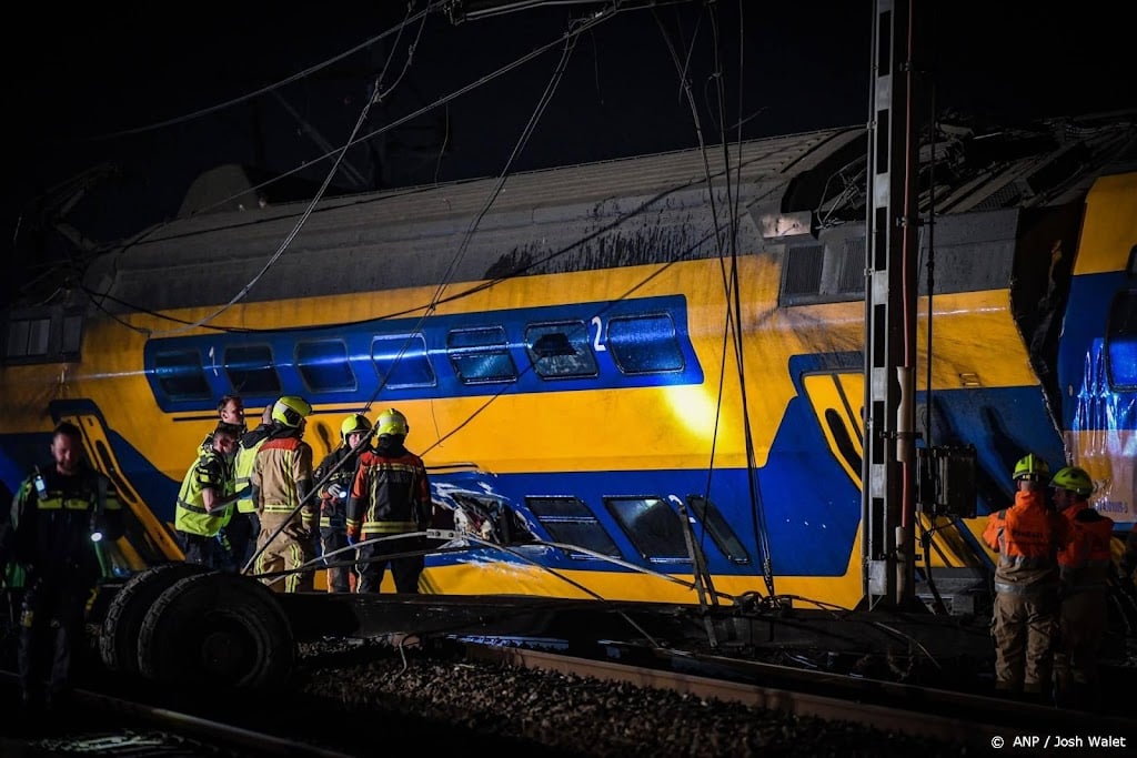 Eén dode door treinongeval Voorschoten, 19 mensen naar ziekenhuis
