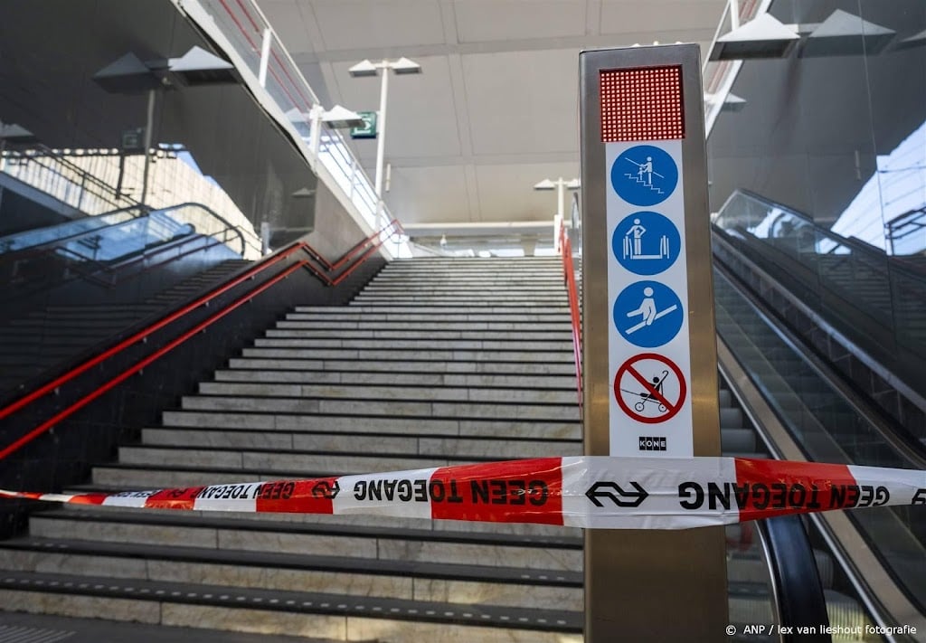 Perrons Leiden Centraal dicht om gevaarlijke drukte te voorkomen