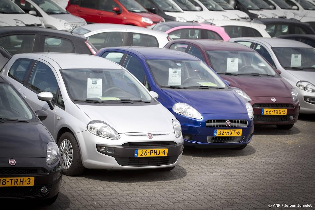 Tweedehandsauto's in maart opnieuw goedkoper