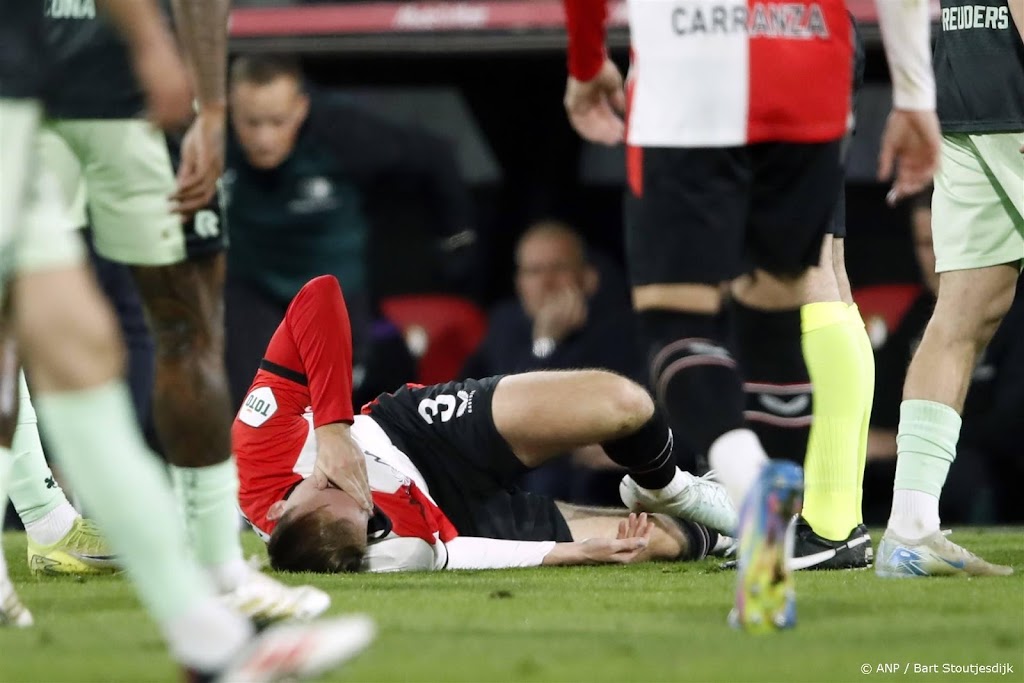 Feyenoord mist Beelen tegen AZ, Bueno keert terug in selectie