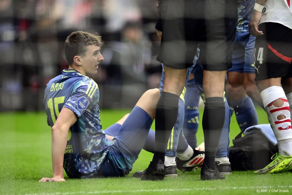 Ajax mist Baas tegen NAC, mogelijke rentree Weghorst 