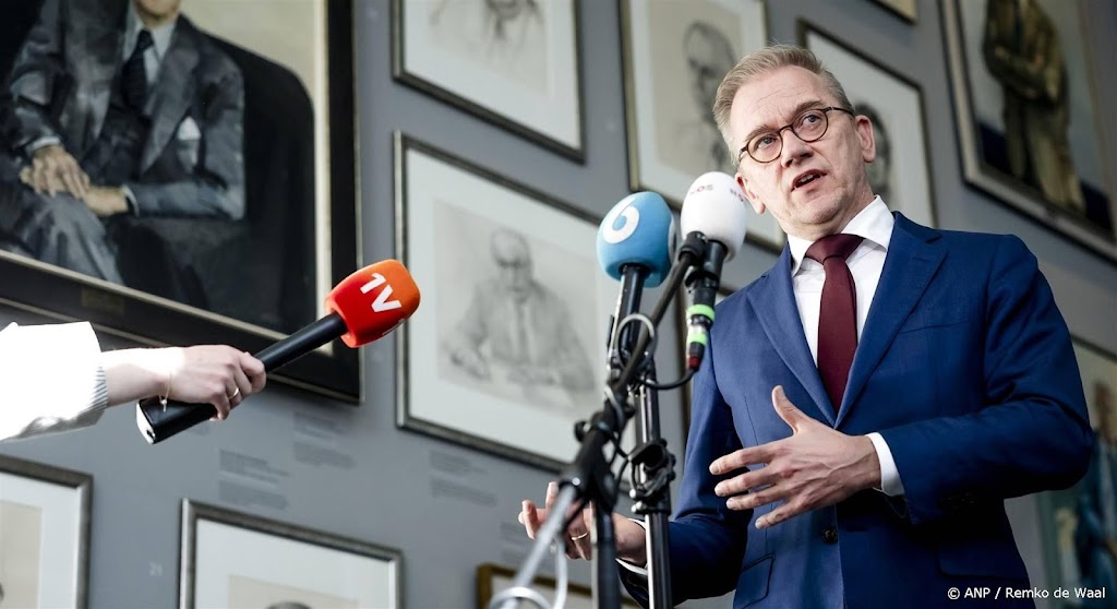 In 2029 moet NPO terug naar vier of vijf omroephuizen