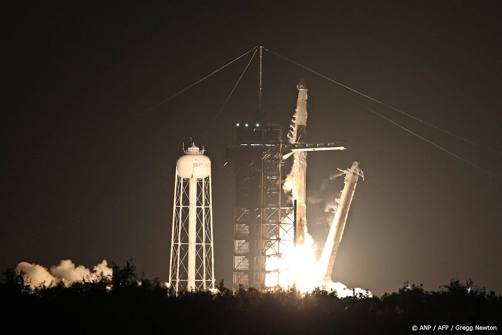 Vier ruimtetoeristen van SpaceX weer terug op aarde