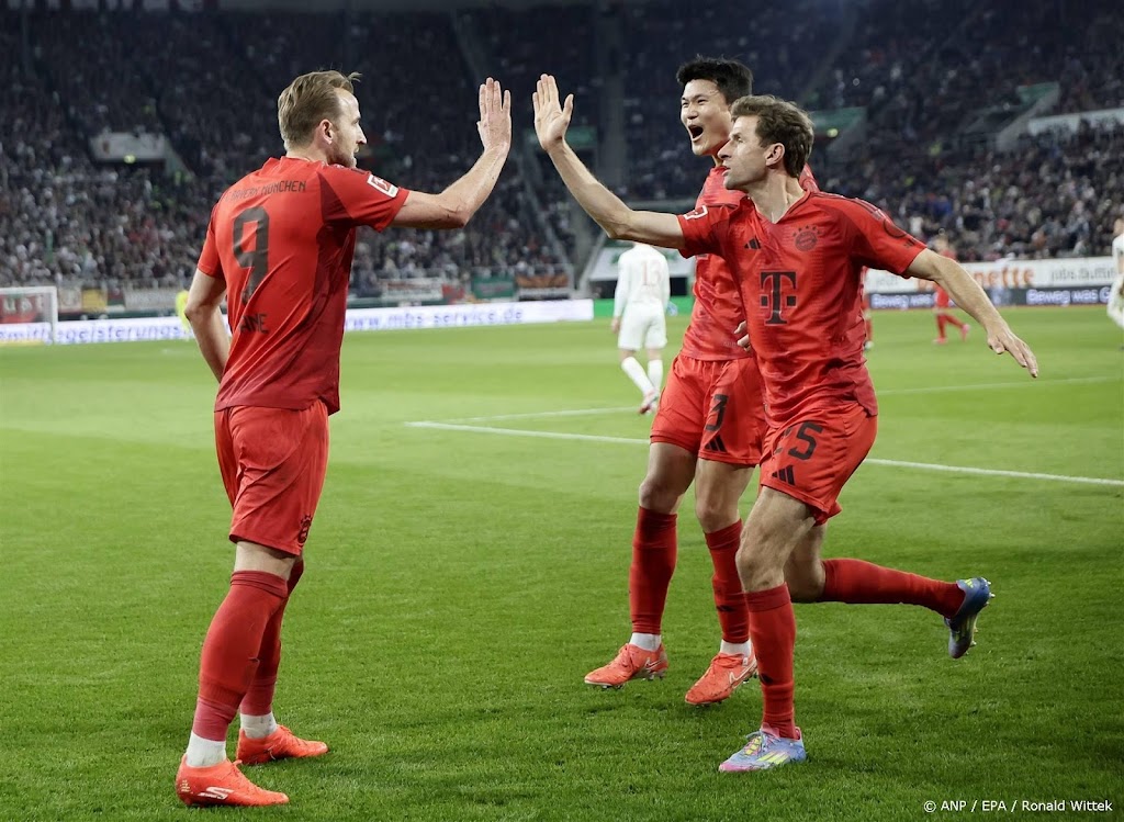 Bayern München door zege bij Augsburg weer dichter bij titel
