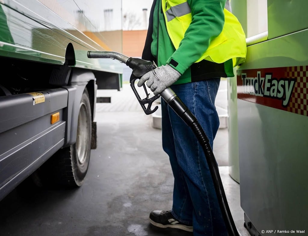 Dieselprijs aan de pomp stijgt licht na forse toename vrijdag