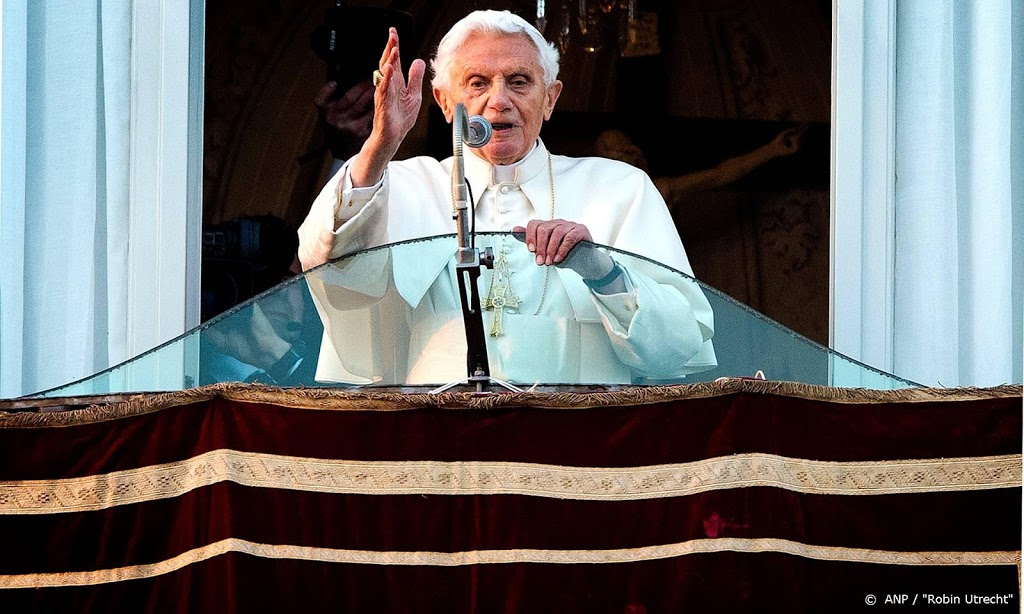 Paus Benedictus spreekt zich uit tegen homohuwelijk