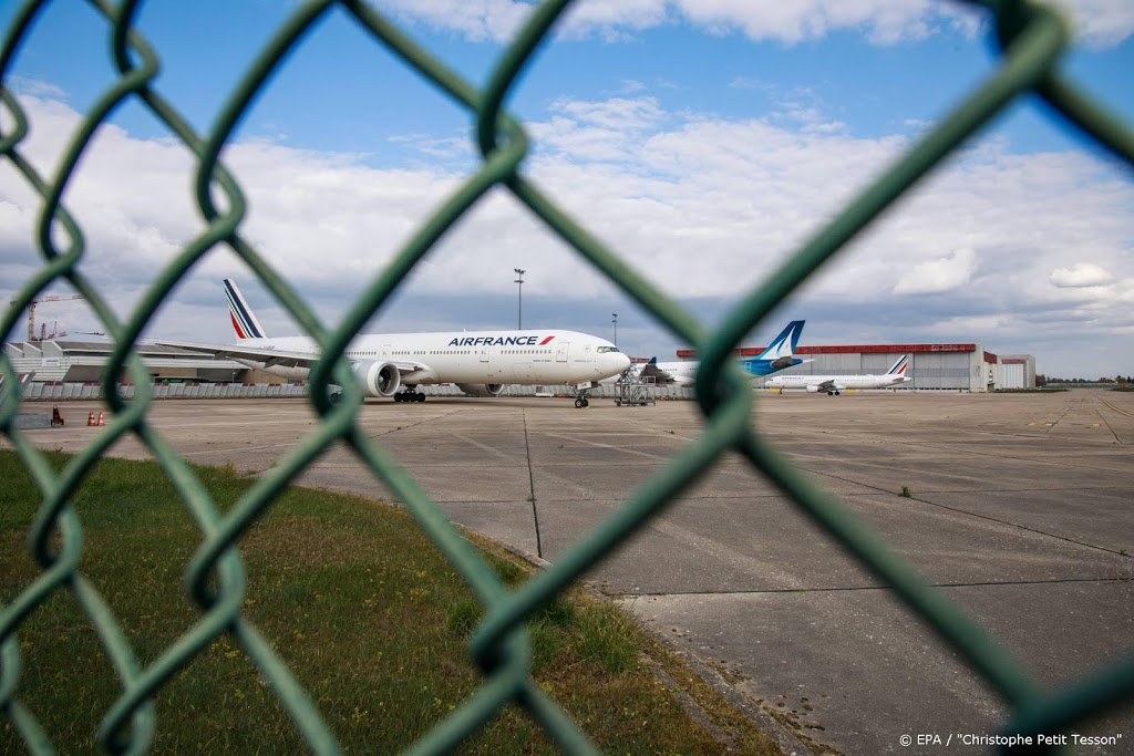 'Franse luchthaven Orly blijft tot najaar dicht'