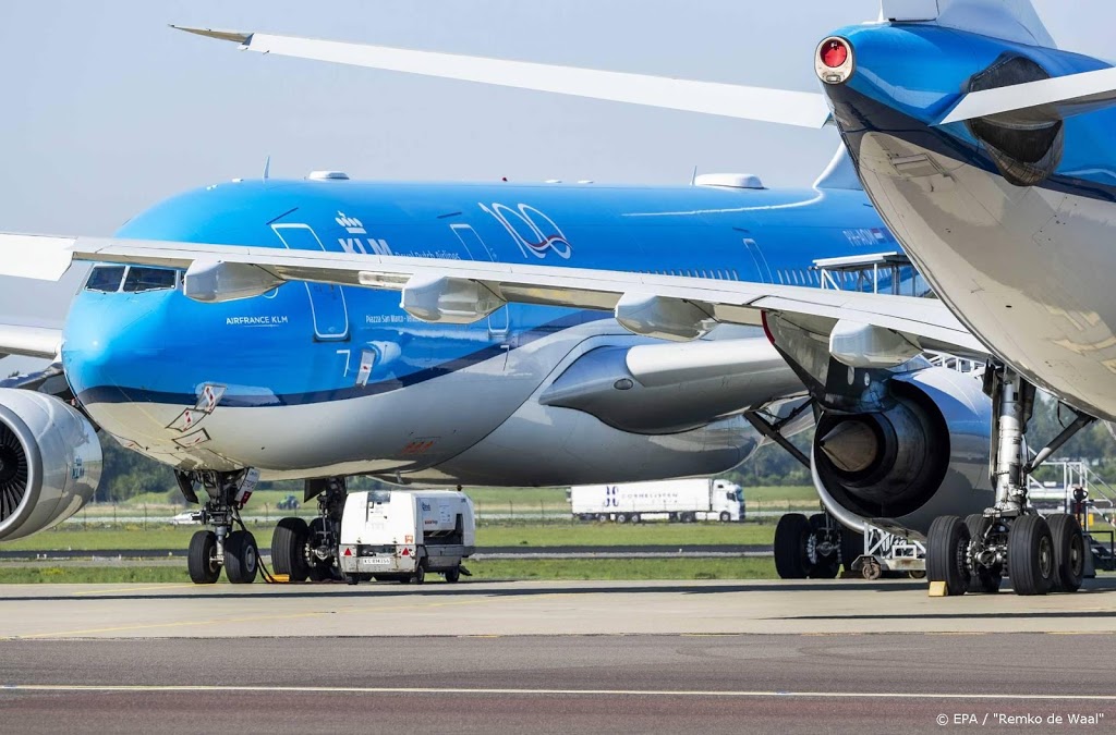 KLM stelt mondkapjes verplicht aan boord