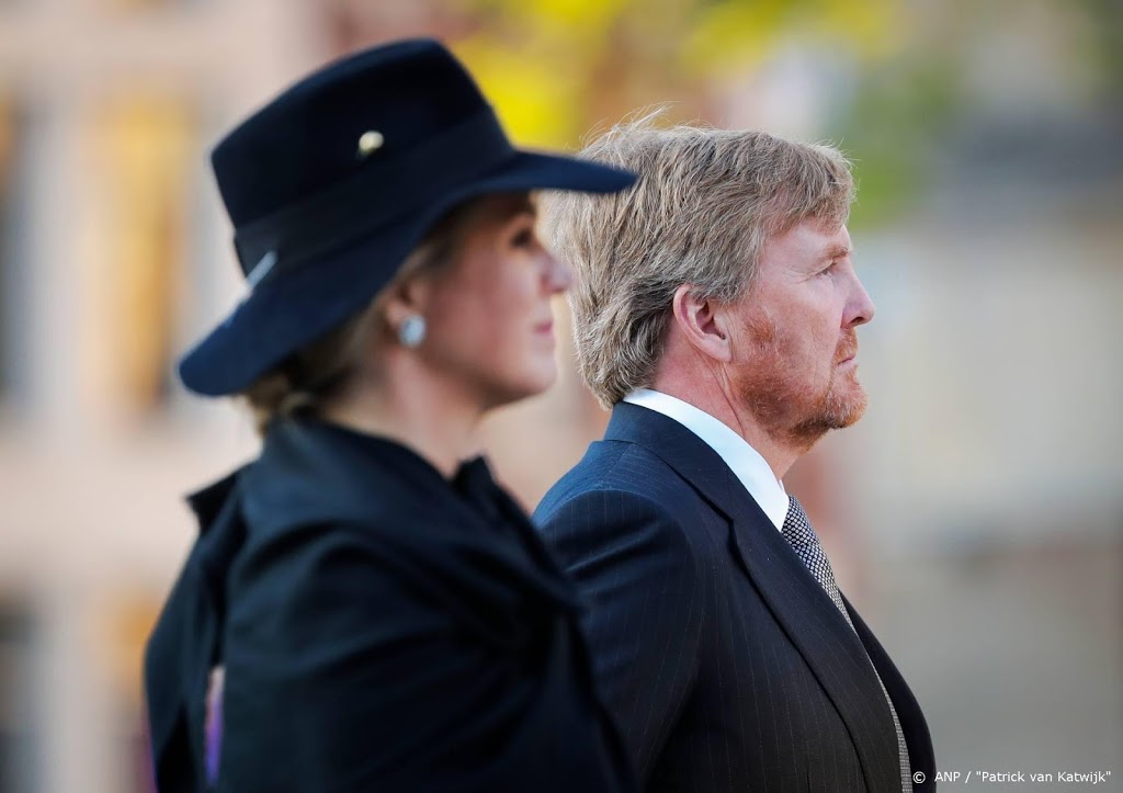Willem-Alexander: het voelt vreemd op bijna lege Dam