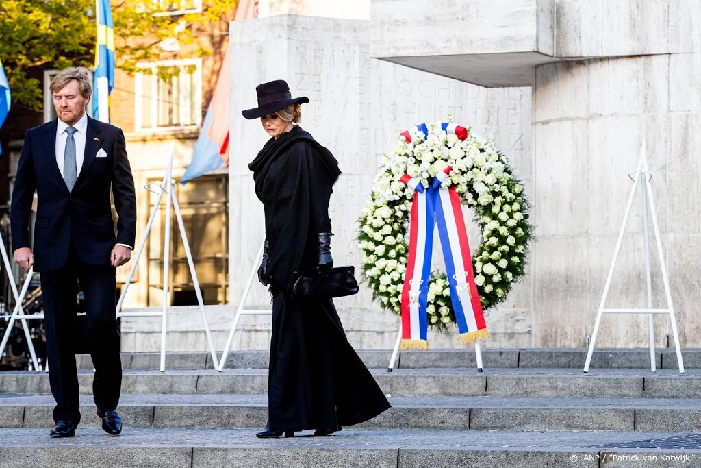Koning vraagt om niet weg te kijken