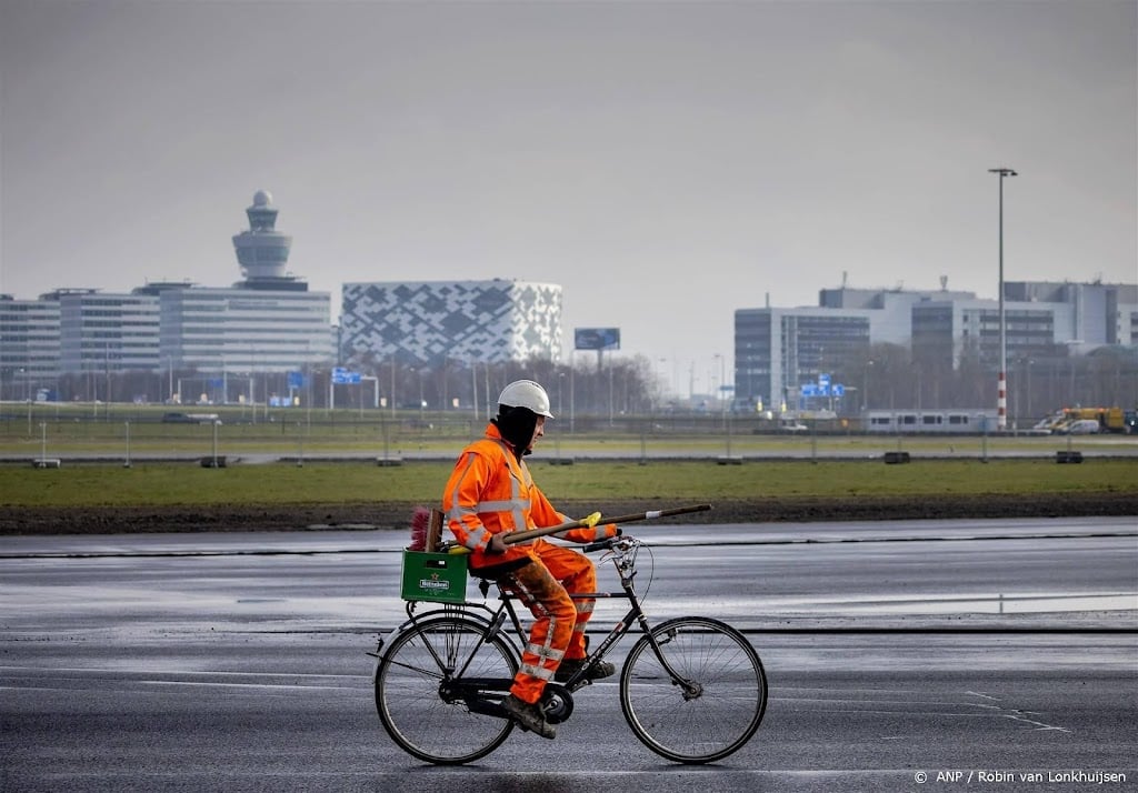  Zwanenburgbaan Schiphol weer deels in gebruik na groot onderhoud