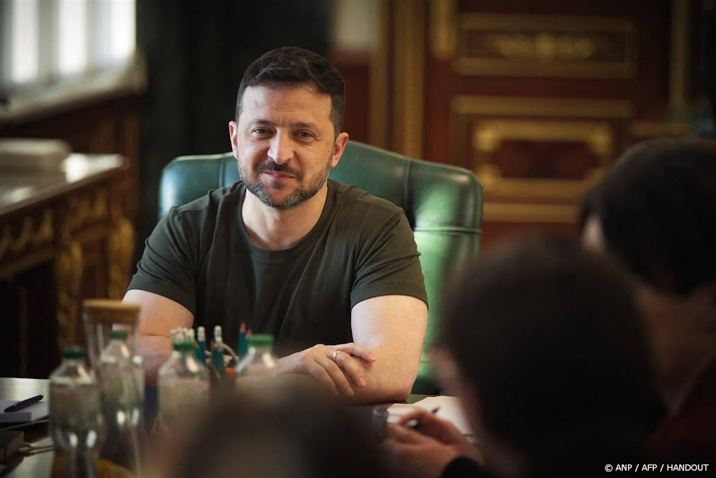 Zelensky in Praag om te praten over levering munitie aan Oekraïne