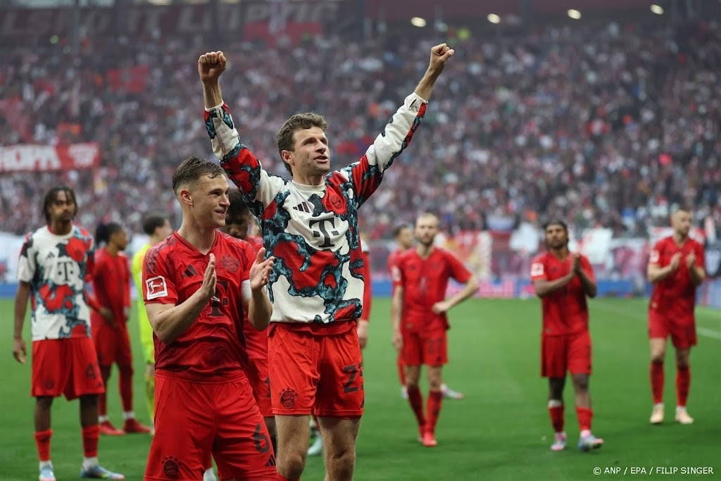 Bayern München kampioen na gelijkspel Leverkusen bij Freiburg