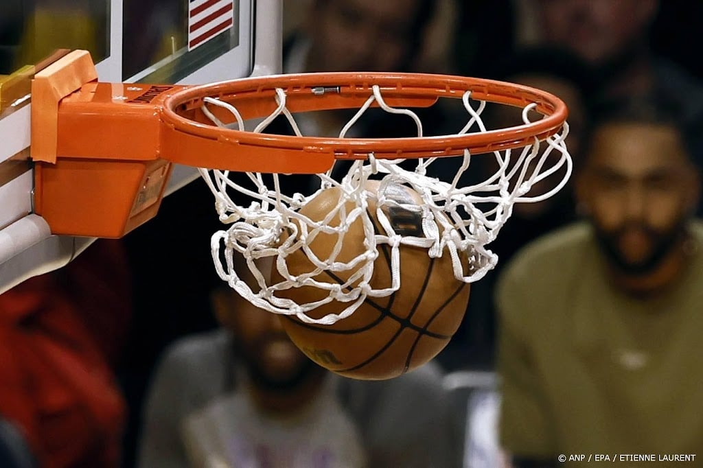 Basketballers Detroit en Cleveland door in play-offs NBA