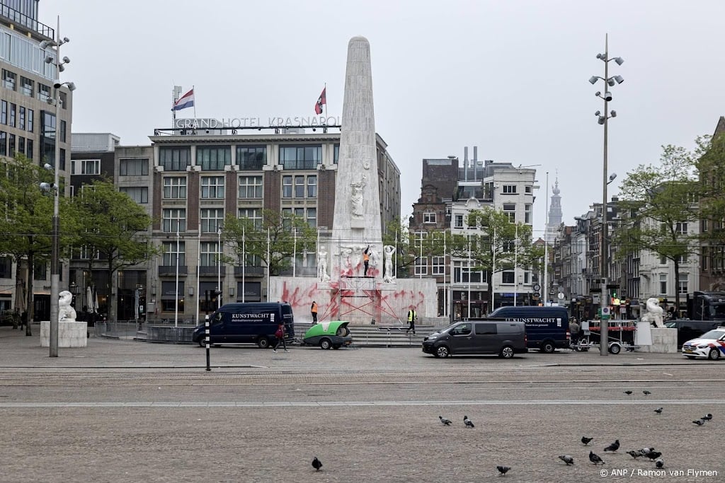 Politie zoekt drie verdachten voor bekladding Nationaal Monument