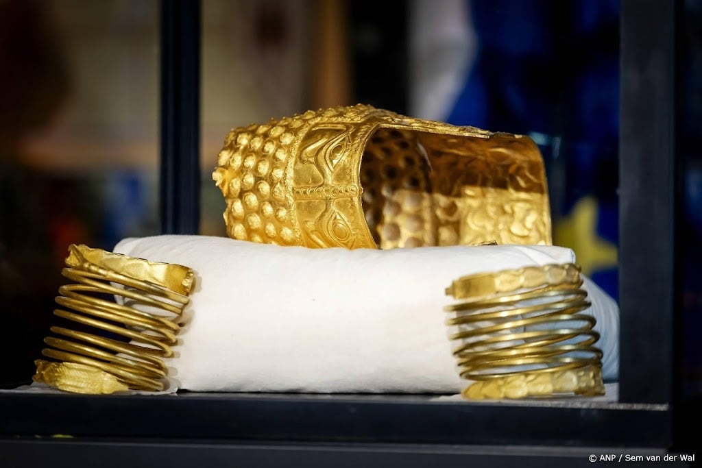 Veel interesse in Roemenië om gestolen gouden helm te bekijken