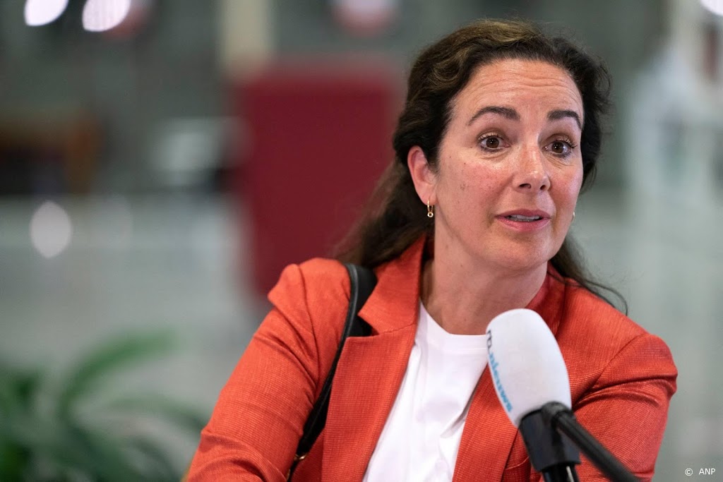 Halsema en Grapperhaus bakkeleiden via app over demo op Dam