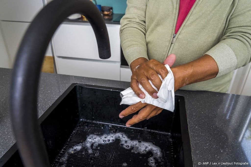 RIVM: handen wassen echt beter dan handgel smeren 