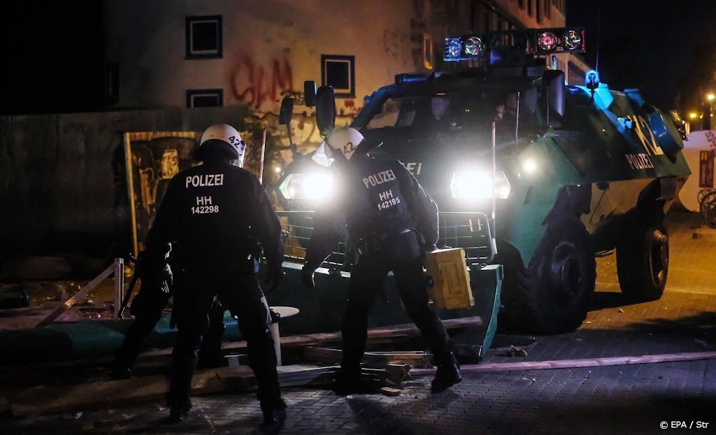 Arrestaties en gewonde agenten bij linkse demonstraties Leipzig