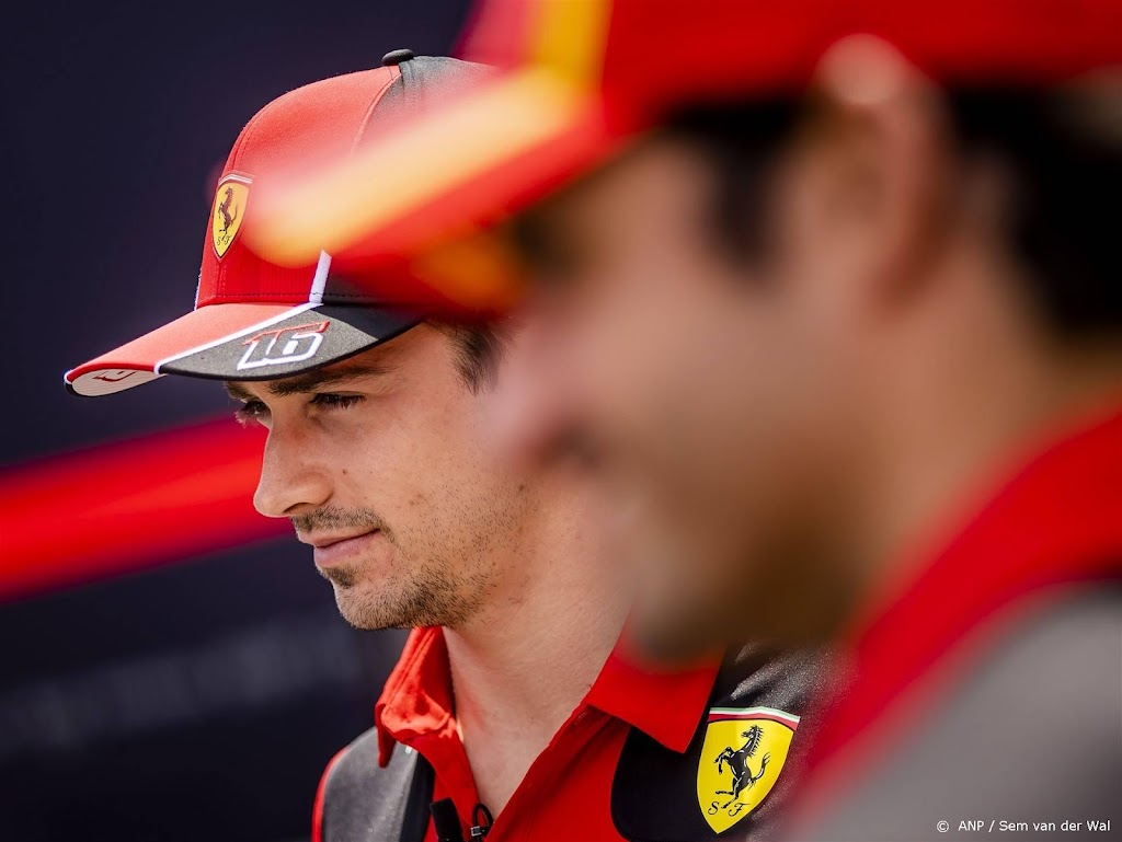 Leclerc start vanuit pitstraat na aanpassingen aan zijn Ferrari