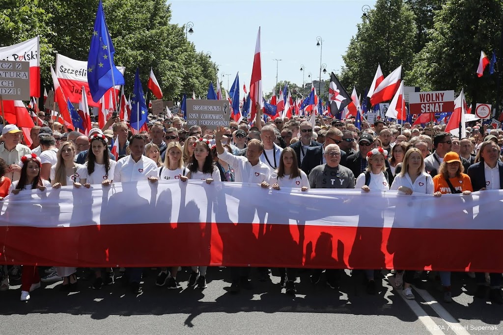 Half miljoen Polen in Warschau protesteren tegen regering