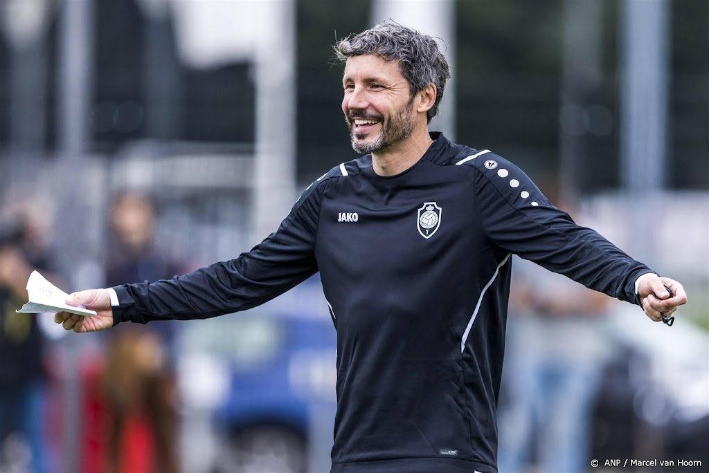 Van Bommel pakt diep in blessuretijd landstitel met Antwerp FC