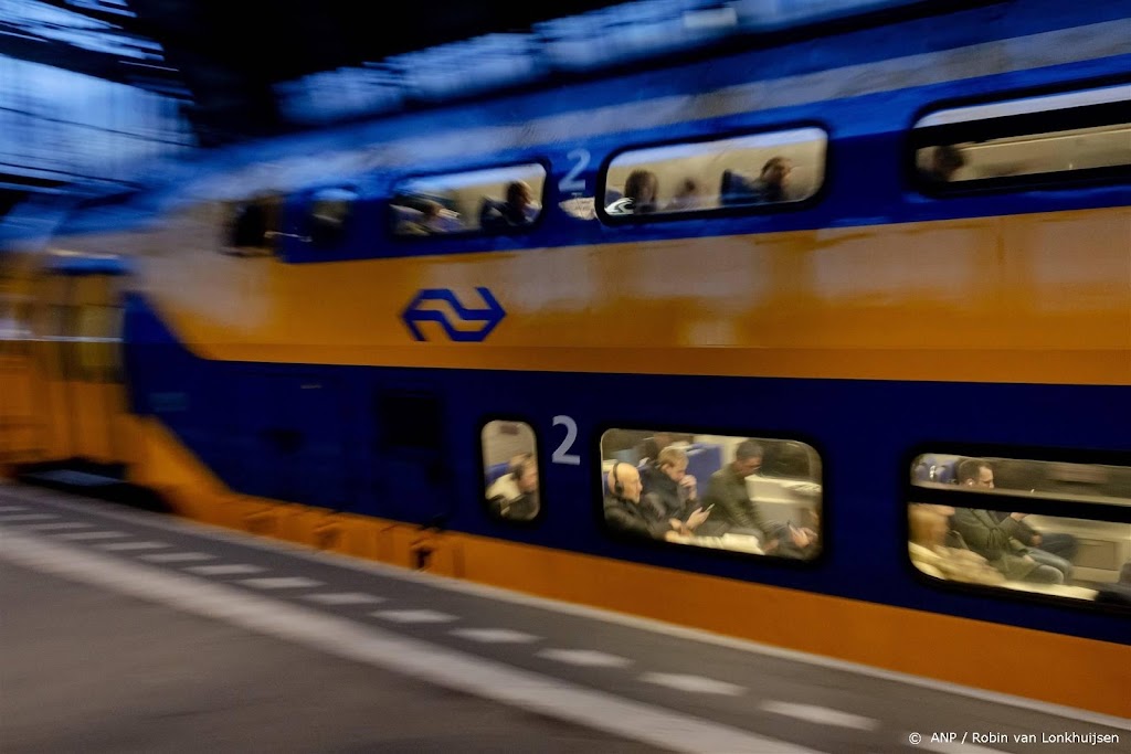 NS: treinreizigers van en naar Amsterdam moeten met ander vervoer