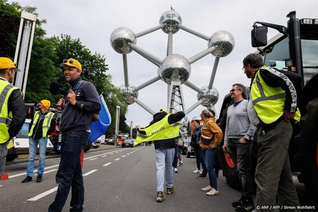 Honderden boeren bij demonstratie in Brussels Atomiumpark