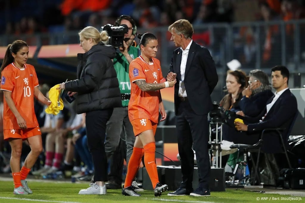 Voetbalsters toe aan vakantie na gelijkspel tegen Schotland