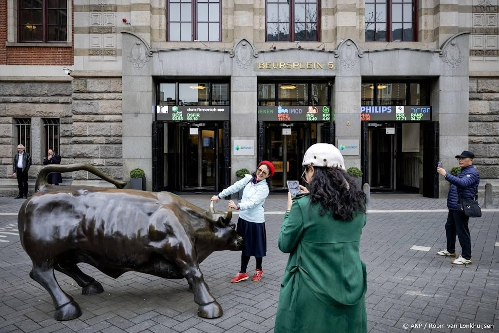 Amsterdamse beurs licht omhoog op dag na val kabinet