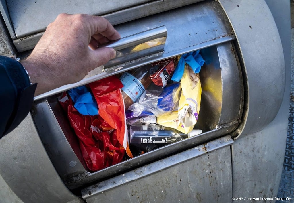 FNV dreigt met langere staking afvalverwerkers om plastictaks