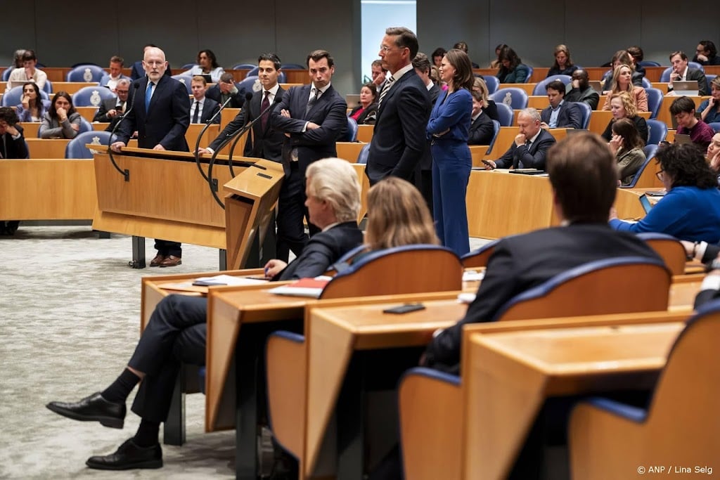 Oppositiepartijen en VVD vragen om snelle verkiezingen