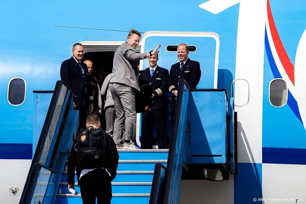 Nederlands elftal onderweg naar de Verenigde Staten voor WK