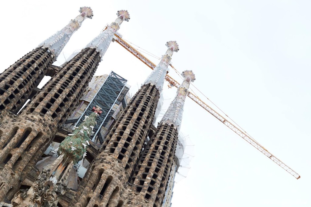 Beroemde Sagrada Familia eerst voor bestrijders virus open
