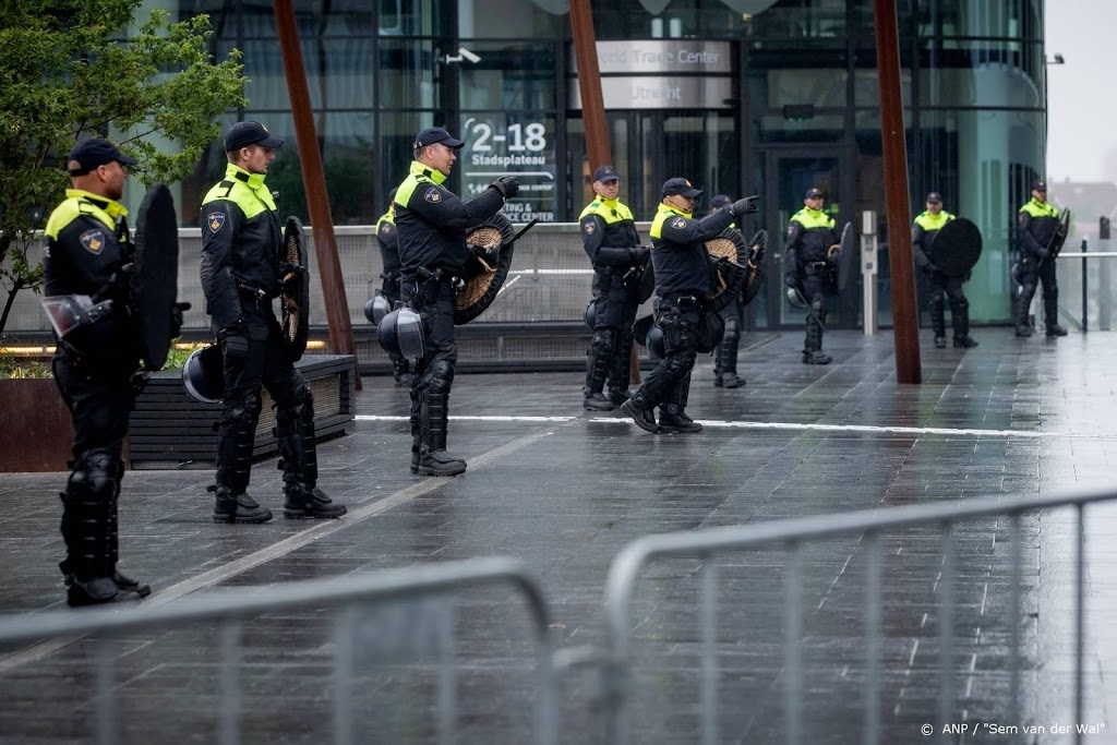Politie houdt in Utrecht ongeveer 15 betogers aan