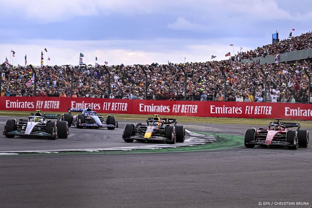 Hamilton en Pérez 'karten' op Silverstone: Formule 1 op zijn best