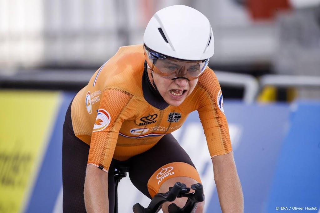 Wielrenster Van Vleuten pakt met ritzege leiding in Giro Donne