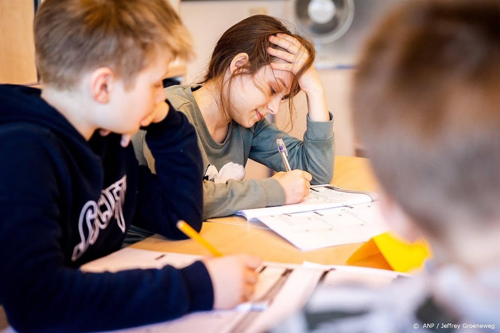 Richtlijn: kinderen mogen straks geen telefoon in de klas hebben