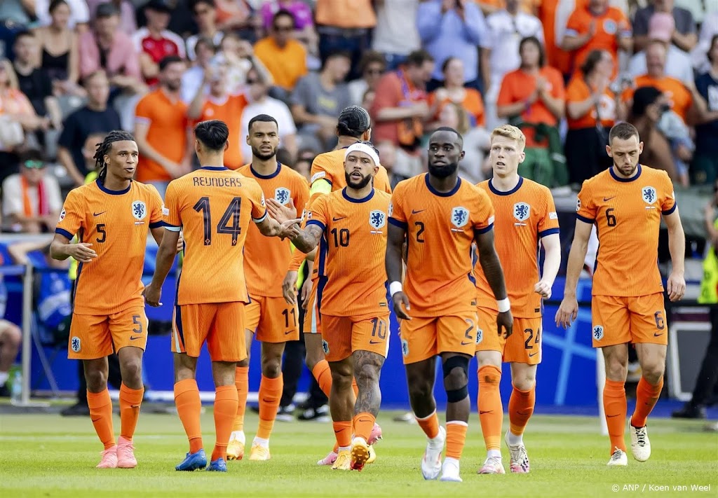 Oranje gaat voor kwartfinale weer met trein naar Berlijn
