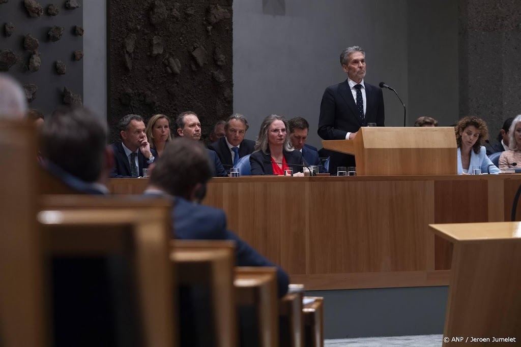 Aan eind van chaotisch debat toch nog warme woorden voor Schoof
