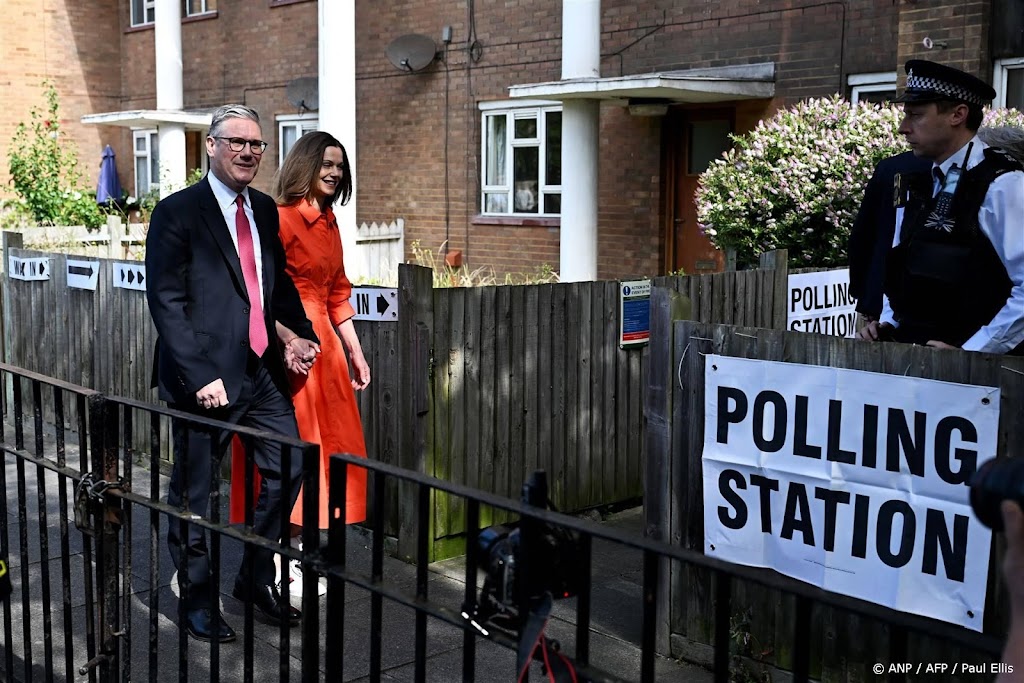 Labour wint Britse verkiezingen met een zeer ruime meerderheid