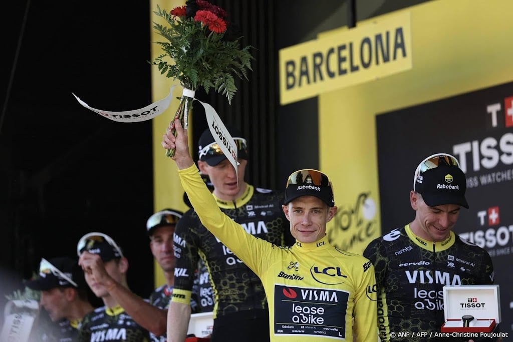 Vingegaard pakt eerste gele trui Tour na winst ploegentijdrit